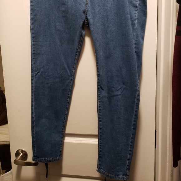 Jeans - Picture 2 of 4